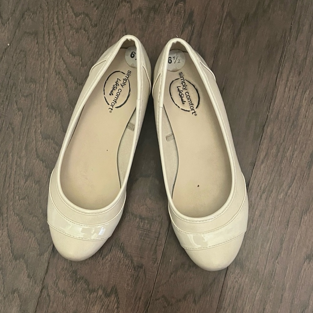 Women's Cream Flats